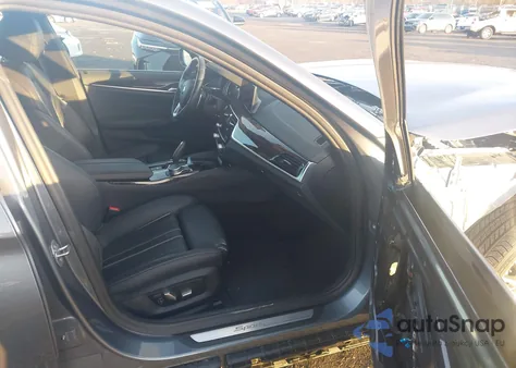 2019 BMW 540I из США, поврежденный, VIN WBAJE5C54KWW14086